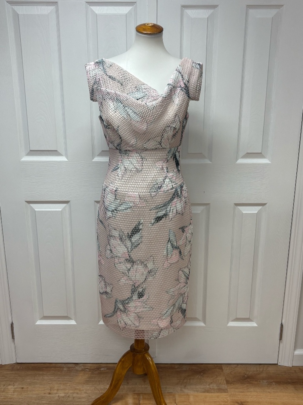 Black Halo Jackie O Floral Dress - Size 6.